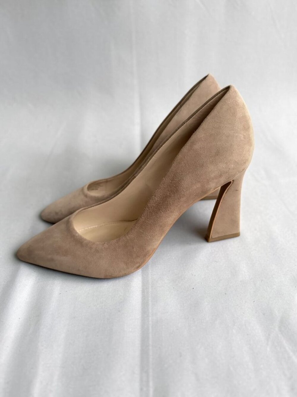 VINCE CAMUTO Beige Suede Heels 4" Heel Size 8.5